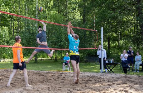 Rantalentopalloa ja kisatunnelma vierasvenesatamassa